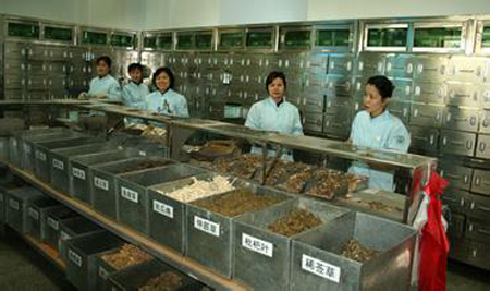 黑龍江省中醫(yī)藥服務(wù)能力、 從業(yè)人數(shù)逐漸提高