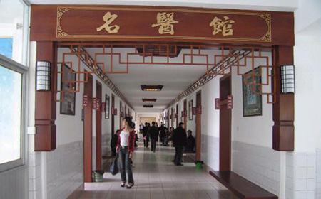 中醫(yī)院院長要實(shí)現(xiàn)“四個(gè)轉(zhuǎn)變”