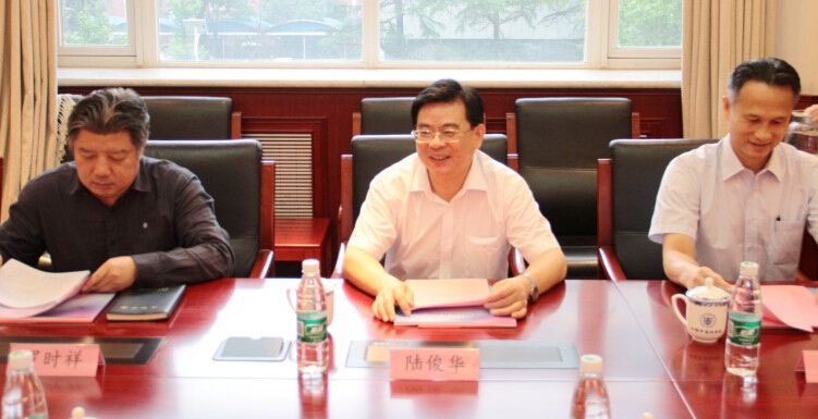 海南省副省長陸俊華帶隊調(diào)研中國中醫(yī)科學院