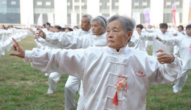河北省石家莊市千人八段錦展演暨挑戰(zhàn)賽開(kāi)賽
