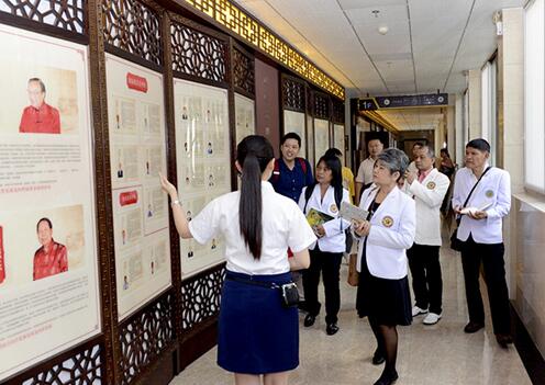 泰國洛坤中醫(yī)協(xié)會代表團(tuán)一行6人到陜西中醫(yī)藥大學(xué)附屬醫(yī)院參觀交流