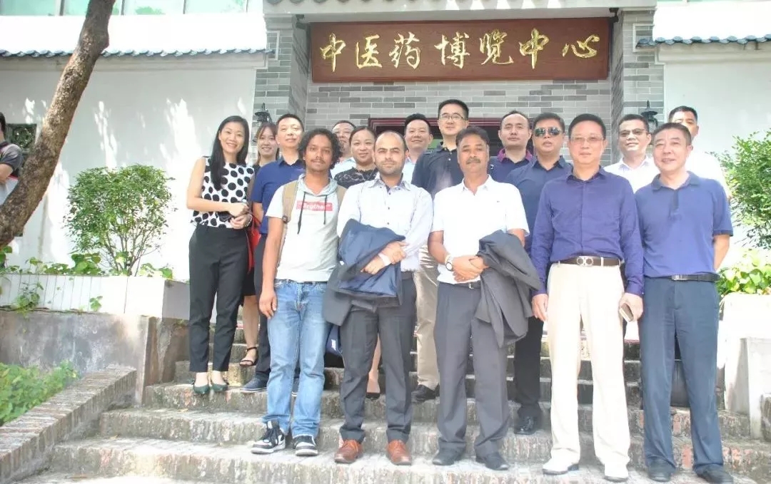 狄派克·班賈德領事一行參觀中醫(yī)藥文化博覽中心
