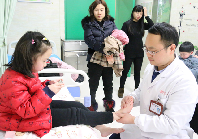 湖北省武漢市第一醫(yī)院兒科推出生長(zhǎng)推拿，用推拿輔助調(diào)理患兒體質(zhì)