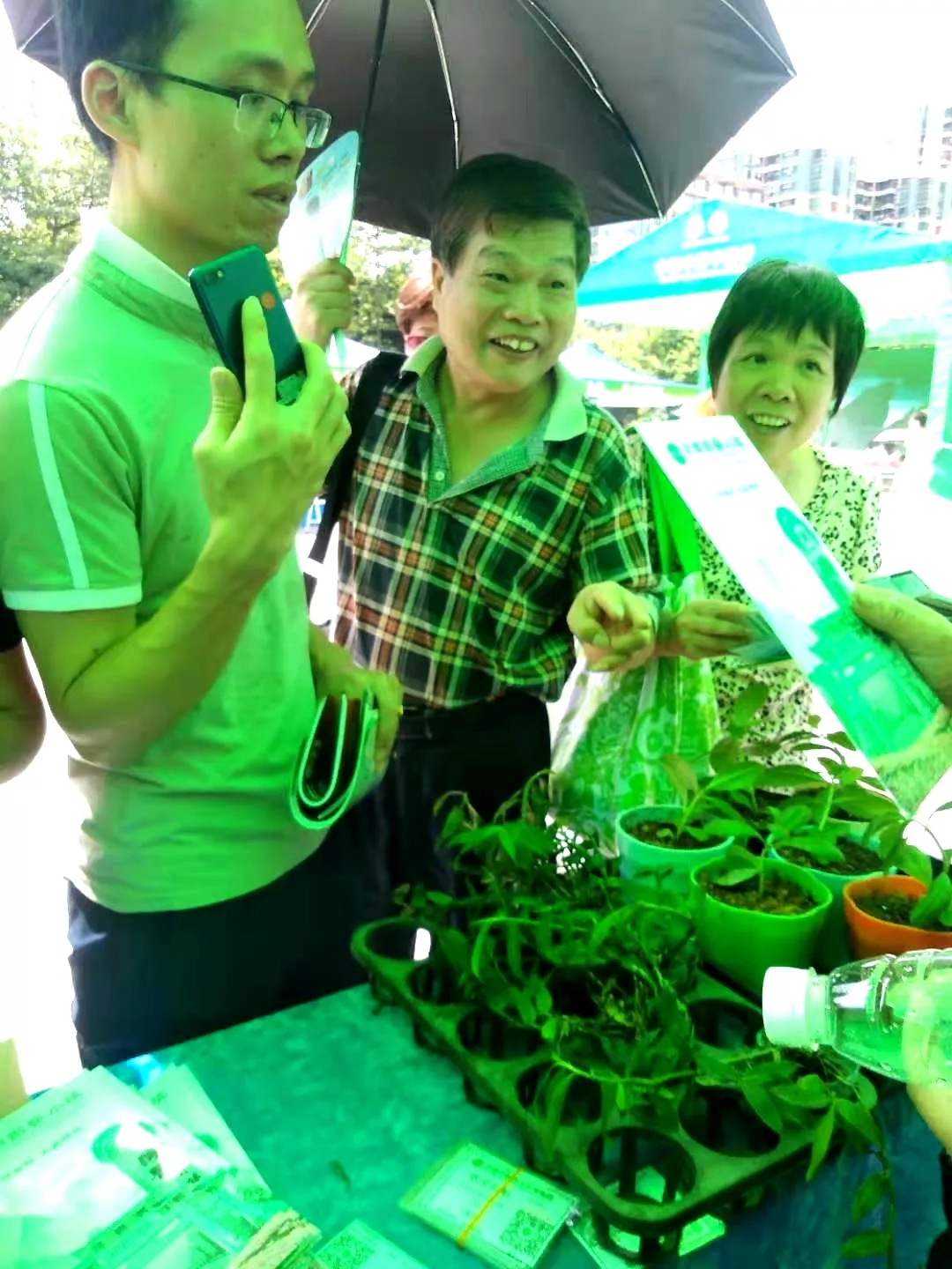 面對各種中醫(yī)藥知識提問，市民踴躍作答