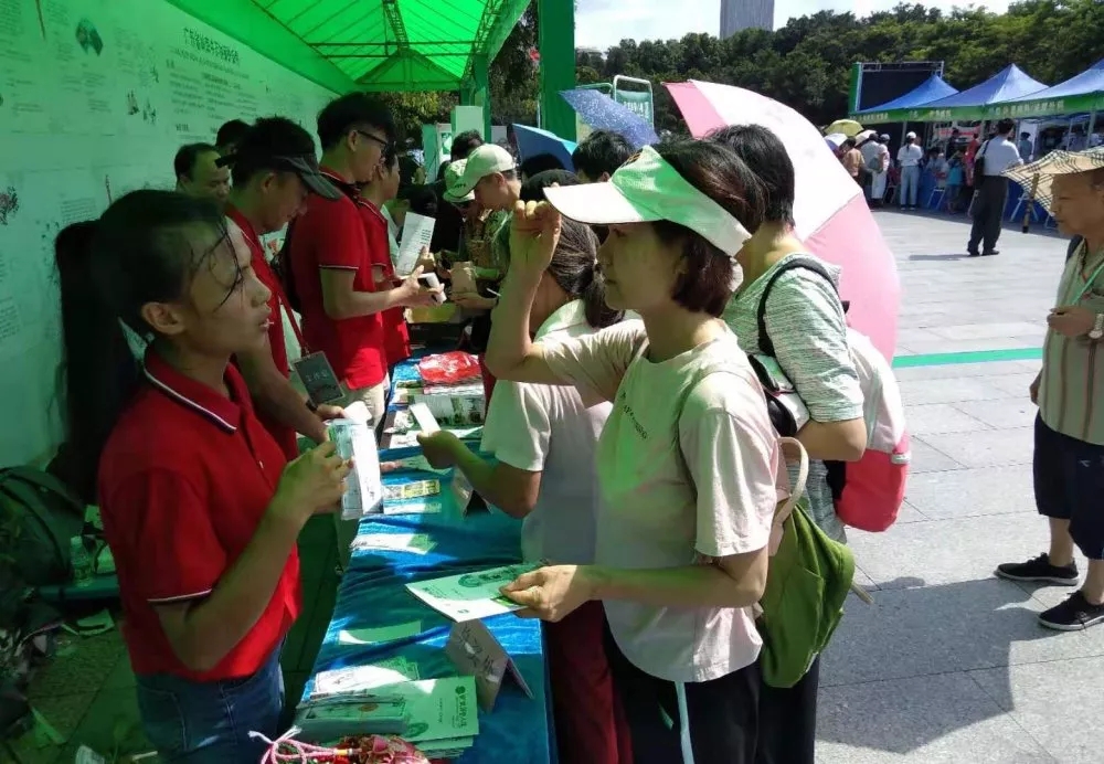 面對各種中醫(yī)藥知識提問，市民踴躍作答