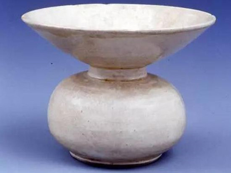 講究個人衛(wèi)生，收拾痰涎，已用唾壺